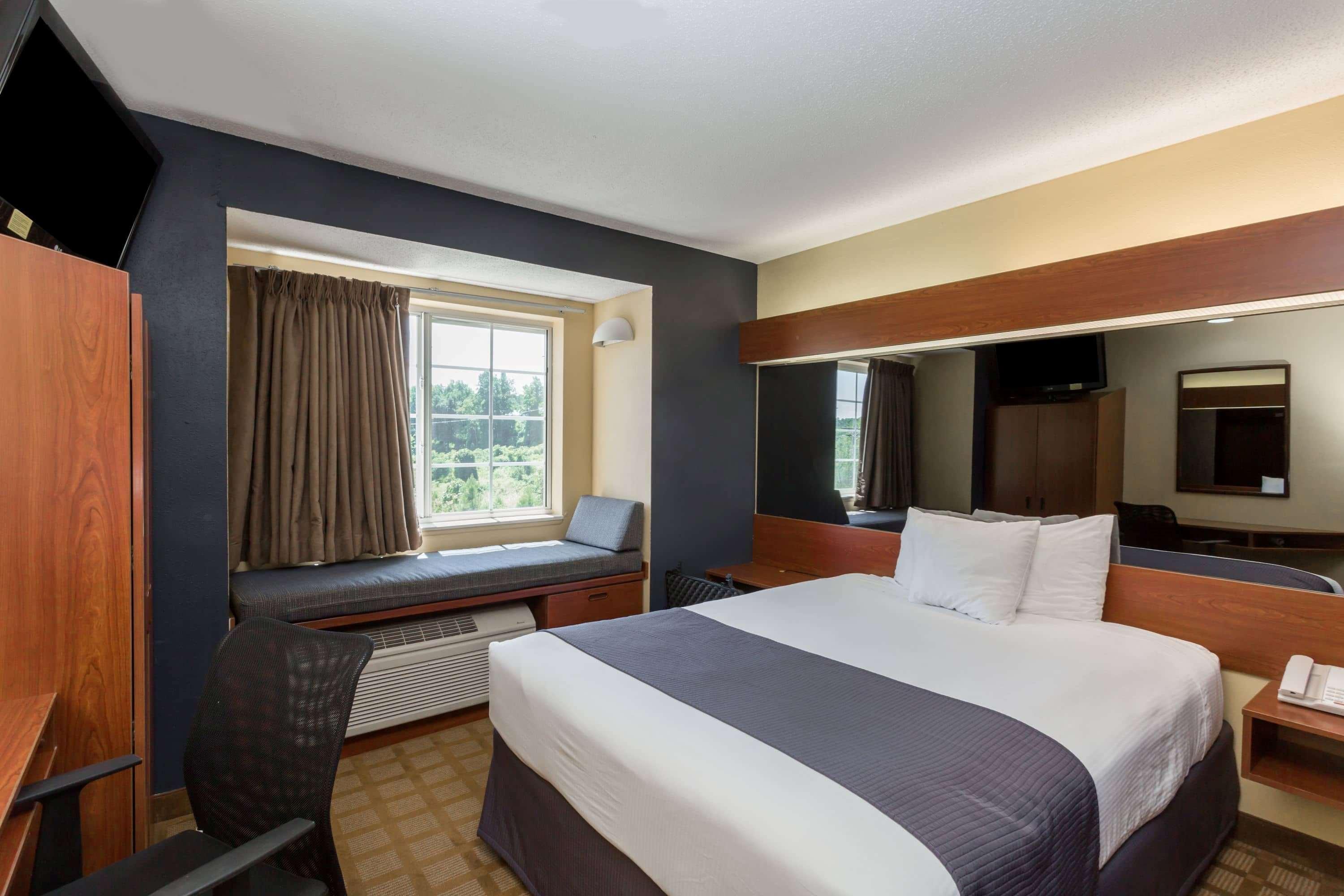 Microtel & By Wyndham Hotel 2*