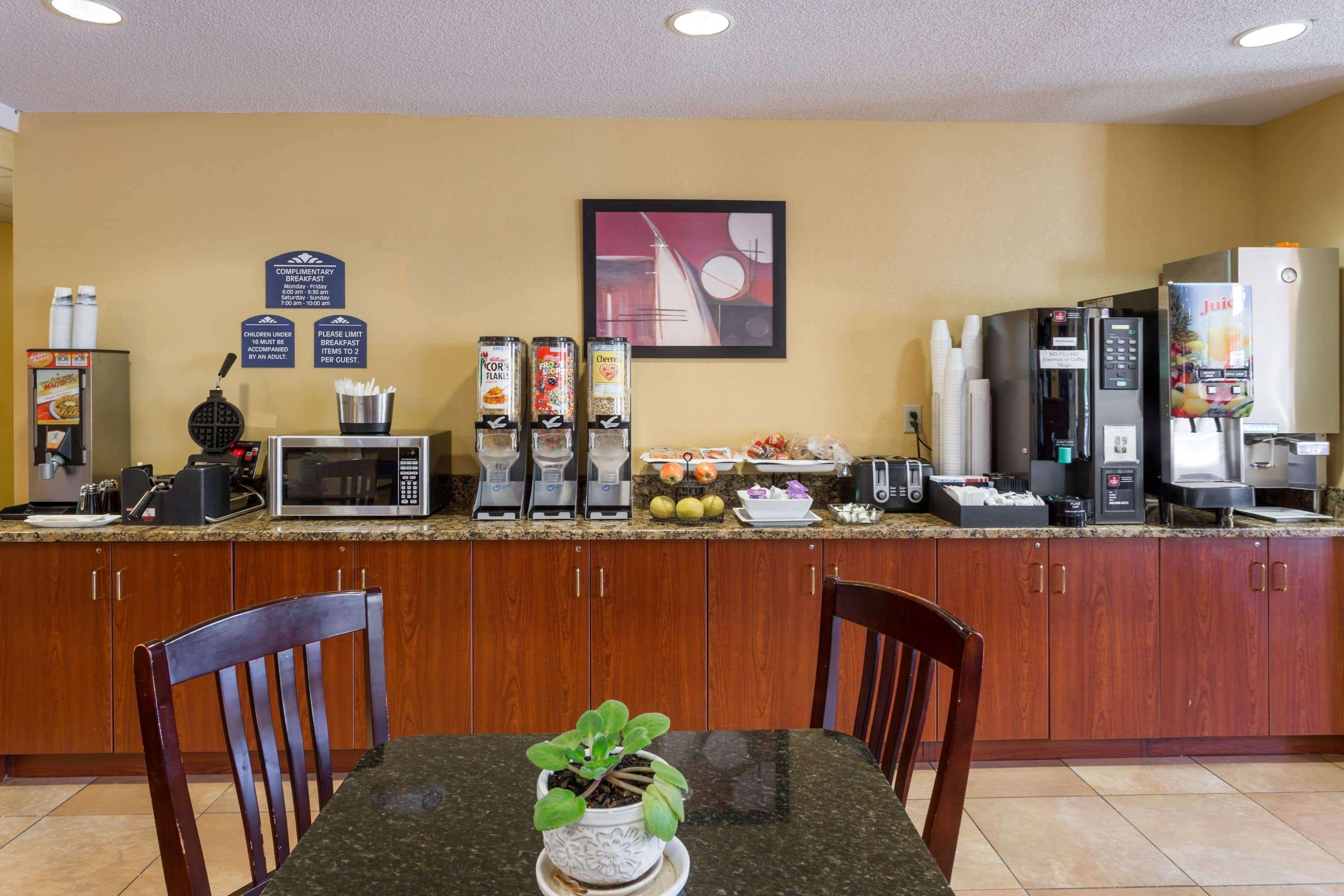Hotel Microtel & By Wyndham 2*